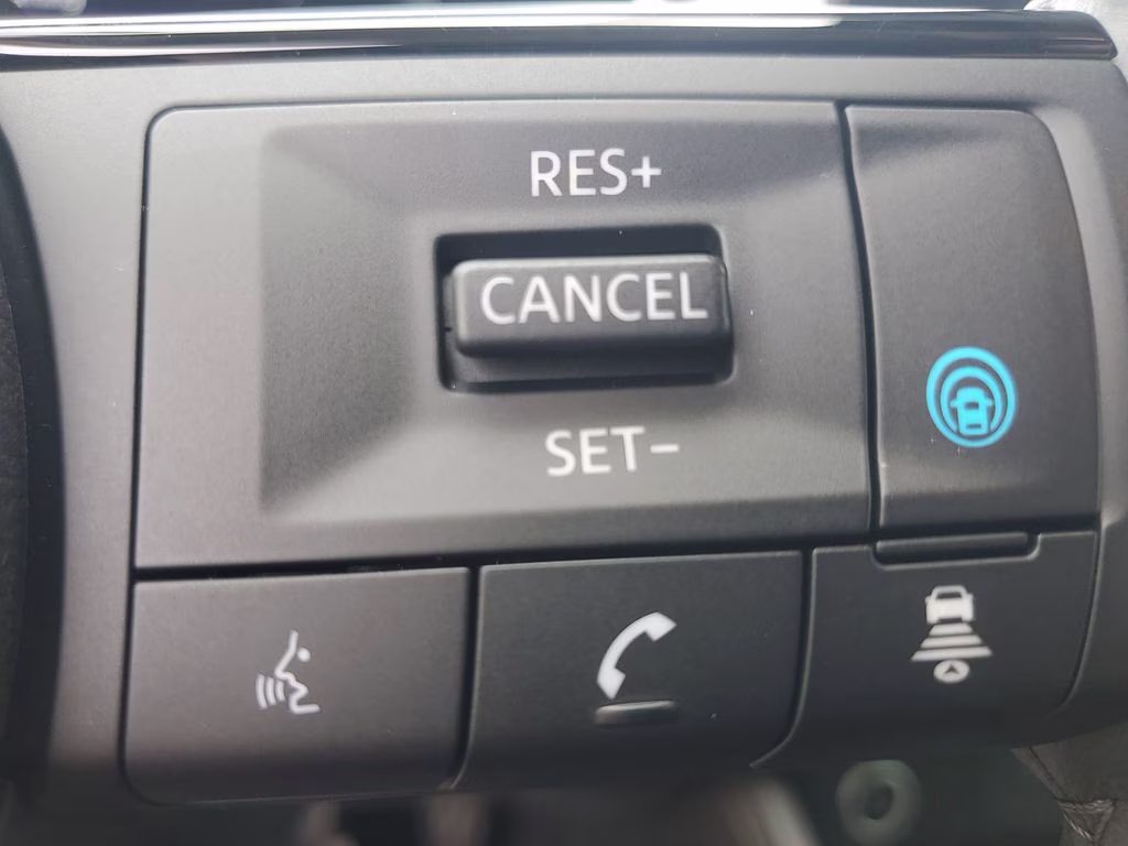 2023 Pearl White Tricoat Nissan Rogue Platinum FWD SUV