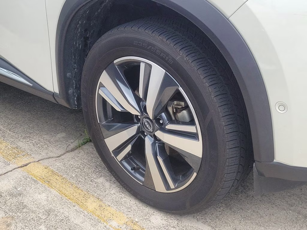 2023 Pearl White Tricoat Nissan Rogue Platinum FWD SUV