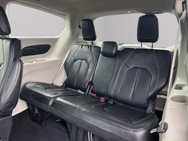 2023 Brilliant Black Crystal Pearlcoat Chrysler Pacifica Touring L FWD Van