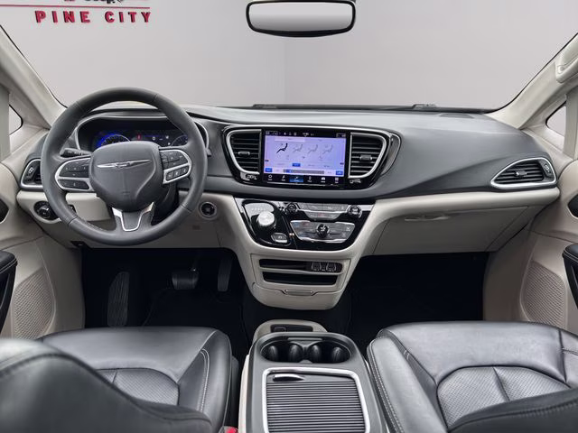 2023 Brilliant Black Crystal Pearlcoat Chrysler Pacifica Touring L FWD Van