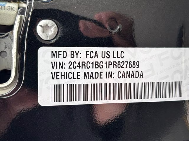 2023 Brilliant Black Crystal Pearlcoat Chrysler Pacifica Touring L FWD Van