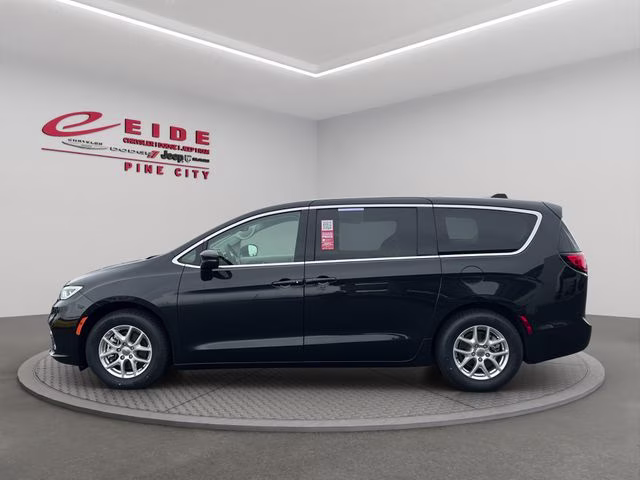 2023 Brilliant Black Crystal Pearlcoat Chrysler Pacifica Touring L FWD Van