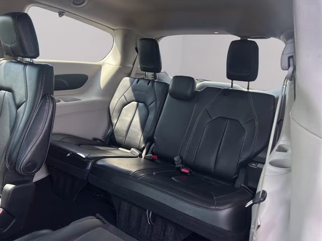 2023 Silver Mist Clearcoat Chrysler Pacifica Touring L FWD Van