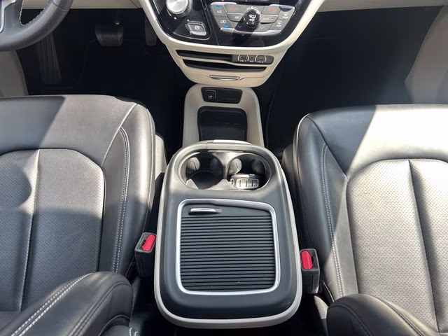 2023 Silver Mist Clearcoat Chrysler Pacifica Touring L FWD Van