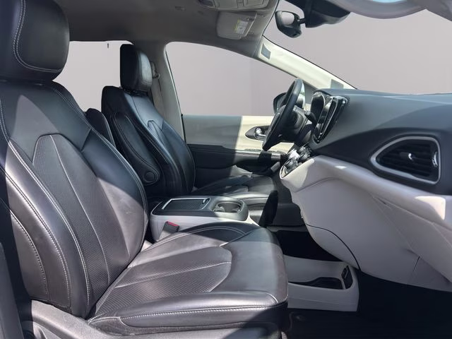 2023 Silver Mist Clearcoat Chrysler Pacifica Touring L FWD Van