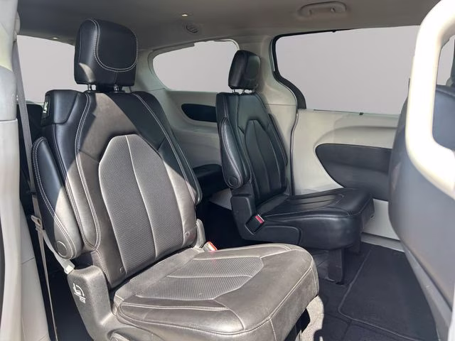2023 Silver Mist Clearcoat Chrysler Pacifica Touring L FWD Van