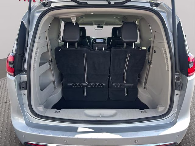 2023 Silver Mist Clearcoat Chrysler Pacifica Touring L FWD Van