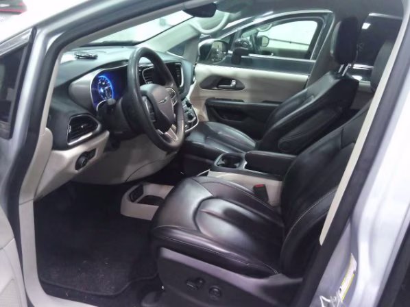 2023 Silver Mist Clearcoat Chrysler Pacifica Touring L FWD Van