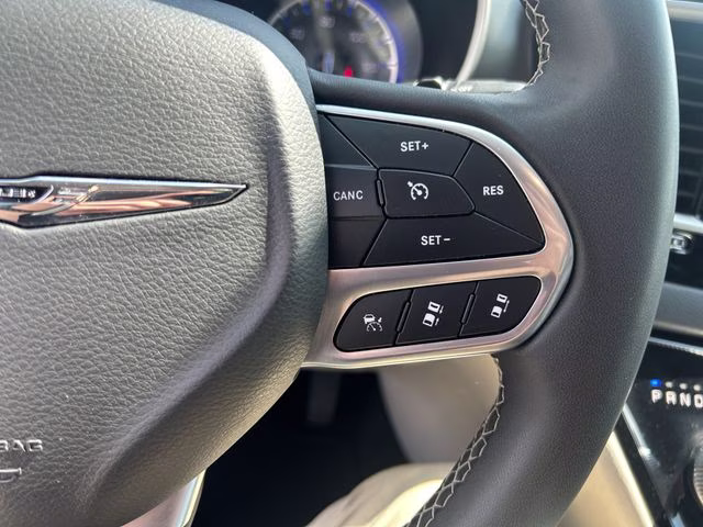 2023 Silver Mist Clearcoat Chrysler Pacifica Touring L FWD Van