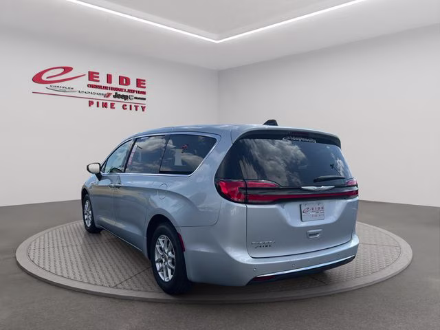 2023 Silver Mist Clearcoat Chrysler Pacifica Touring L FWD Van