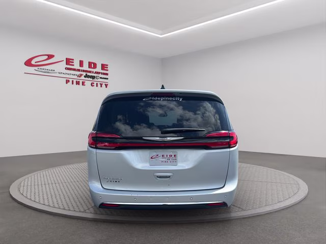 2023 Silver Mist Clearcoat Chrysler Pacifica Touring L FWD Van