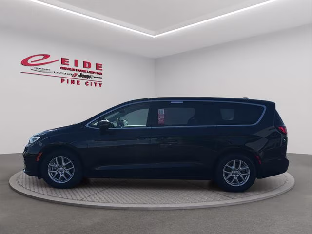 2023 Brilliant Black Crystal Pearlcoat Chrysler Pacifica Touring L FWD Van