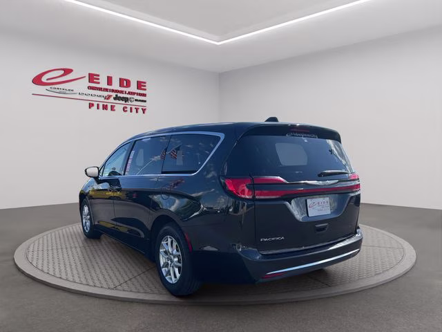 2023 Brilliant Black Crystal Pearlcoat Chrysler Pacifica Touring L FWD Van