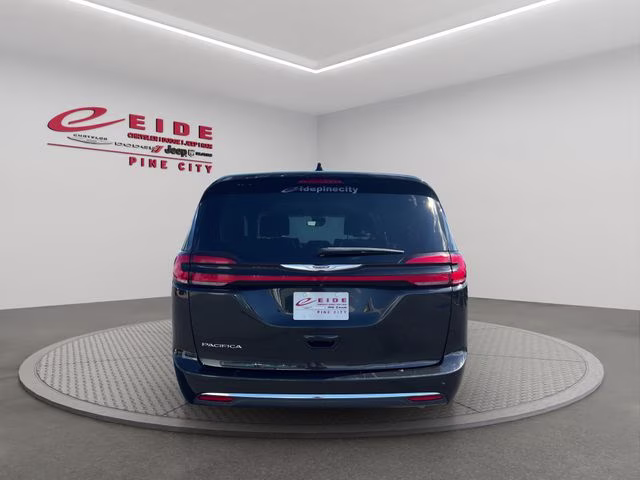2023 Brilliant Black Crystal Pearlcoat Chrysler Pacifica Touring L FWD Van