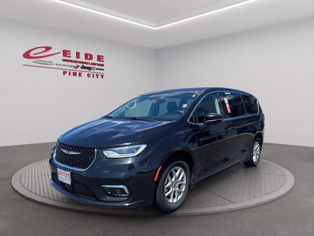 2023 Brilliant Black Crystal Pearlcoat Chrysler Pacifica Touring L FWD Van