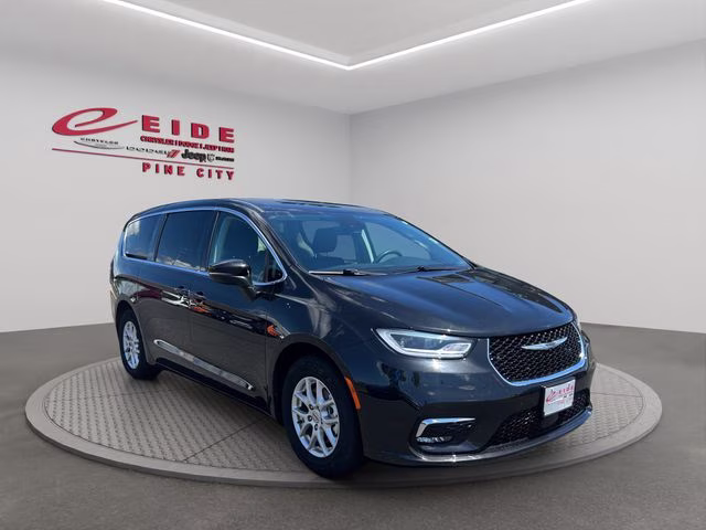 2023 Brilliant Black Crystal Pearlcoat Chrysler Pacifica Touring L FWD Van