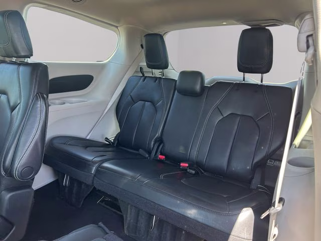2023 Brilliant Black Crystal Pearlcoat Chrysler Pacifica Touring L FWD Van