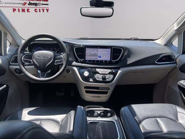2023 Brilliant Black Crystal Pearlcoat Chrysler Pacifica Touring L FWD Van