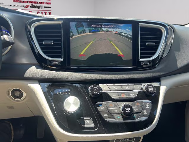 2023 Brilliant Black Crystal Pearlcoat Chrysler Pacifica Touring L FWD Van
