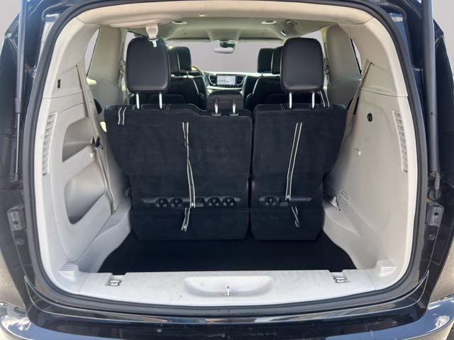 2023 Brilliant Black Crystal Pearlcoat Chrysler Pacifica Touring L FWD Van