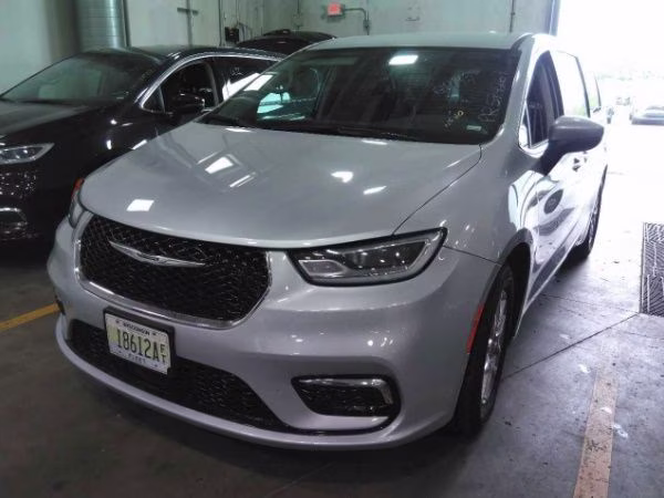 2023 Silver Mist Clearcoat Chrysler Pacifica Touring L FWD Van