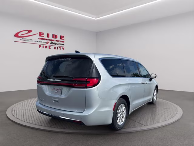 2023 Silver Mist Clearcoat Chrysler Pacifica Touring L FWD Van