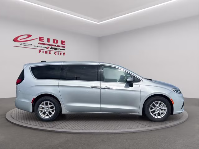 2023 Silver Mist Clearcoat Chrysler Pacifica Touring L FWD Van