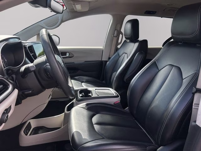 2023 Silver Mist Clearcoat Chrysler Pacifica Touring L FWD Van