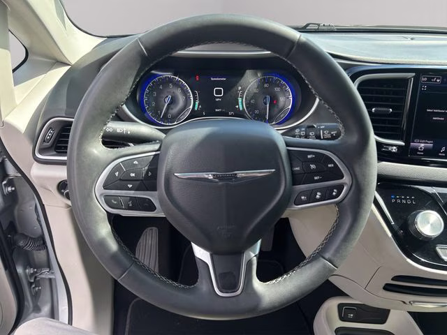 2023 Silver Mist Clearcoat Chrysler Pacifica Touring L FWD Van