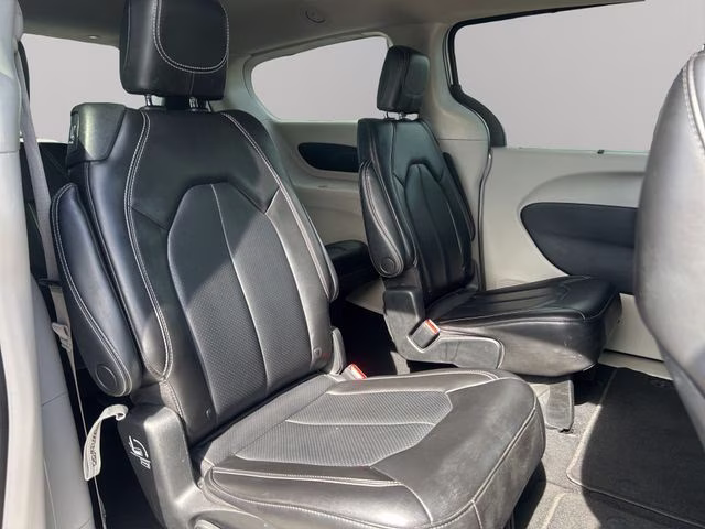 2023 Silver Mist Clearcoat Chrysler Pacifica Touring L FWD Van