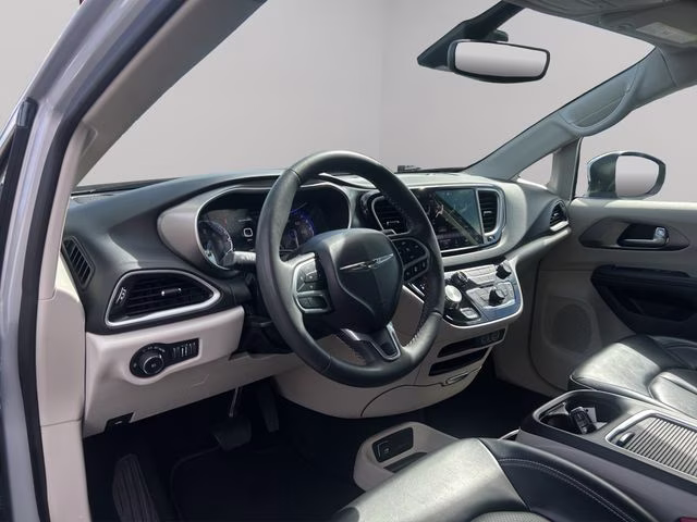 2023 Silver Mist Clearcoat Chrysler Pacifica Touring L FWD Van
