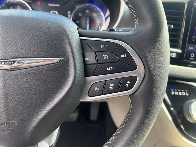 2023 Silver Mist Clearcoat Chrysler Pacifica Touring L FWD Van