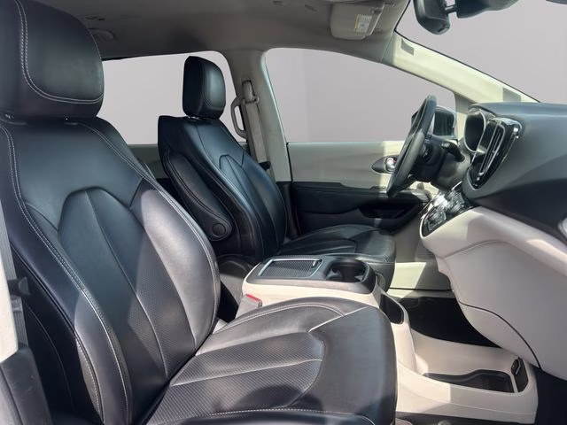 2023 Silver Mist Clearcoat Chrysler Pacifica Touring L FWD Van