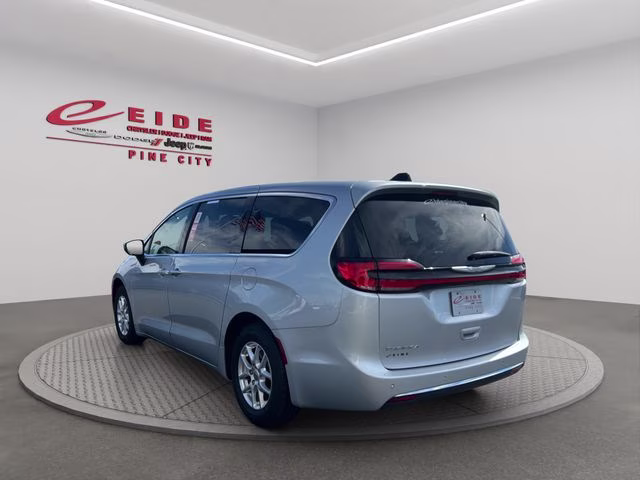 2023 Silver Mist Clearcoat Chrysler Pacifica Touring L FWD Van