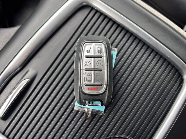 2023 Brilliant Black Crystal Pearlcoat Chrysler Pacifica Touring L FWD Van