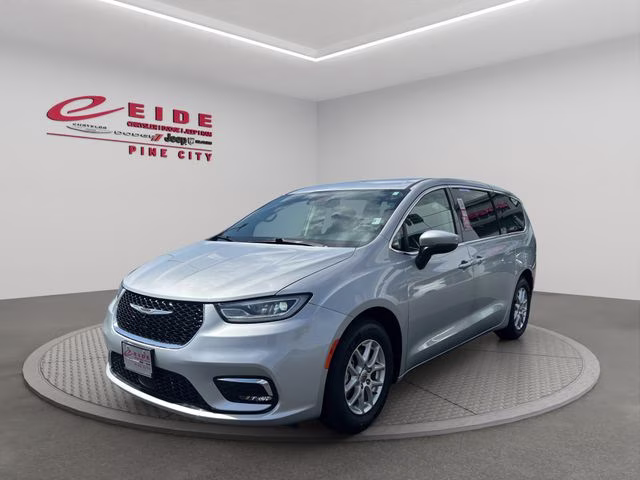 2023 Silver Mist Clearcoat Chrysler Pacifica Touring L FWD Van