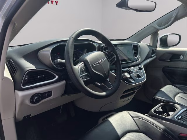 2023 Silver Mist Clearcoat Chrysler Pacifica Touring L FWD Van