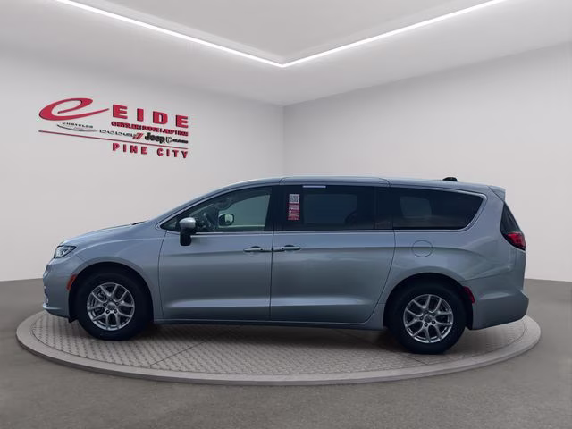 2023 Silver Mist Clearcoat Chrysler Pacifica Touring L FWD Van