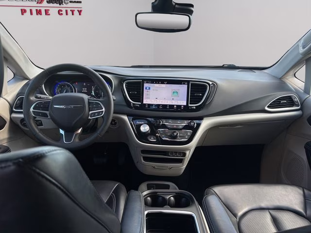 2023 Brilliant Black Crystal Pearlcoat Chrysler Pacifica Touring L FWD Van