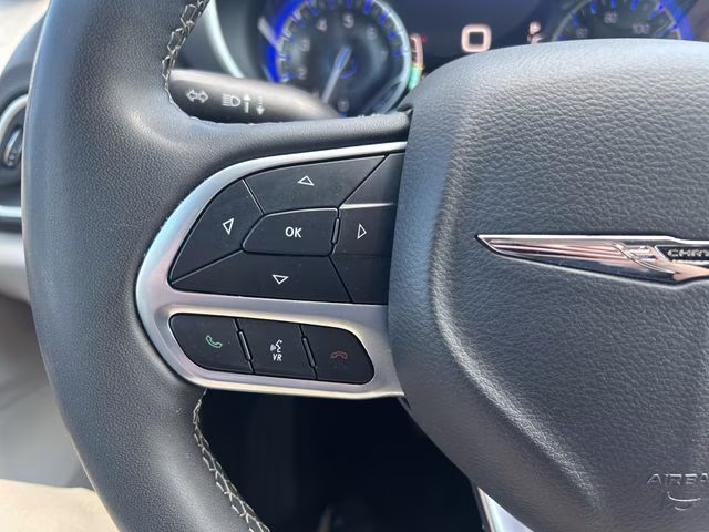 2023 Brilliant Black Crystal Pearlcoat Chrysler Pacifica Touring L FWD Van