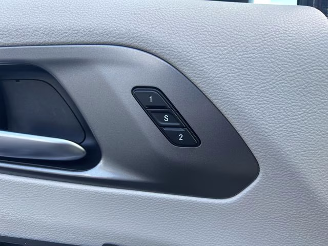2023 Brilliant Black Crystal Pearlcoat Chrysler Pacifica Touring L FWD Van