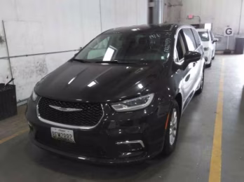 2023 Brilliant Black Crystal Pearlcoat Chrysler Pacifica Touring L FWD Van