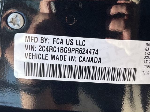 2023 Brilliant Black Crystal Pearlcoat Chrysler Pacifica Touring L FWD Van