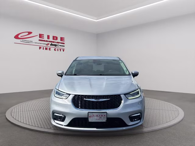 2023 Silver Mist Clearcoat Chrysler Pacifica Touring L FWD Van