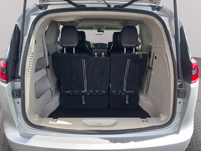 2023 Silver Mist Clearcoat Chrysler Pacifica Touring L FWD Van