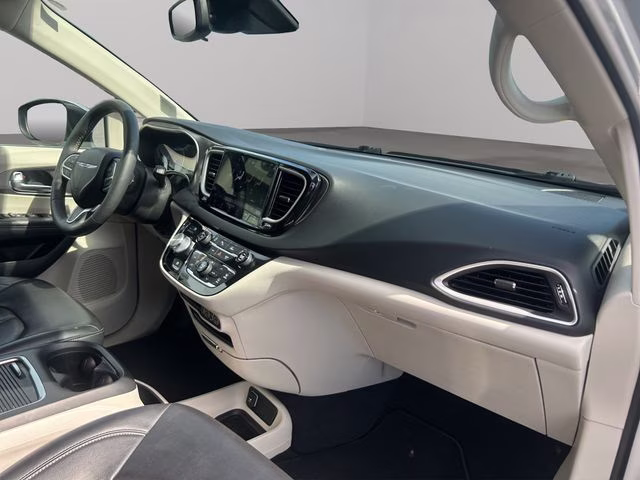 2023 Silver Mist Clearcoat Chrysler Pacifica Touring L FWD Van