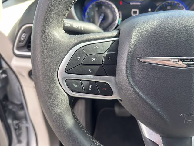 2023 Silver Mist Clearcoat Chrysler Pacifica Touring L FWD Van