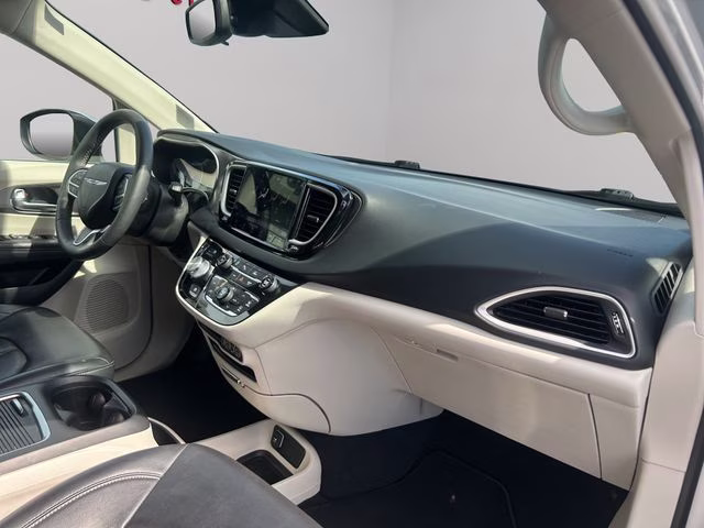 2023 Silver Mist Clearcoat Chrysler Pacifica Touring L FWD Van