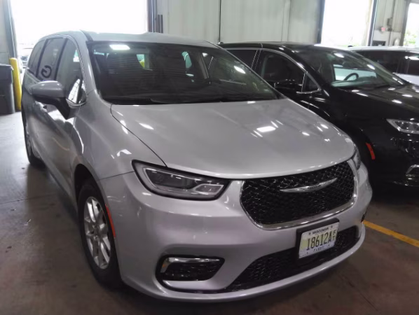 2023 Silver Mist Clearcoat Chrysler Pacifica Touring L FWD Van