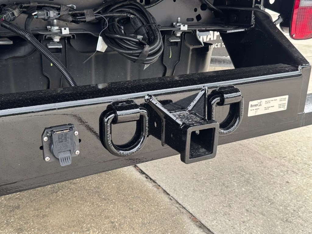 2026 Oxford White Ford Super Duty F-350 DRW XL RWD Chassis